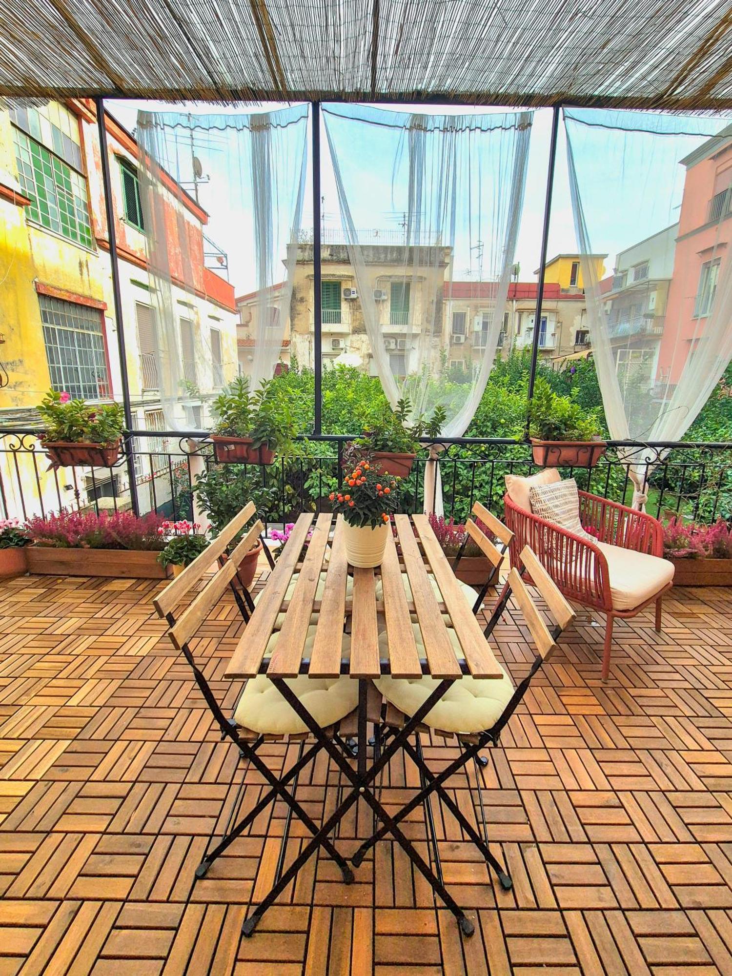 Apartamento La Terrazza Al Museo Nápoles Exterior foto